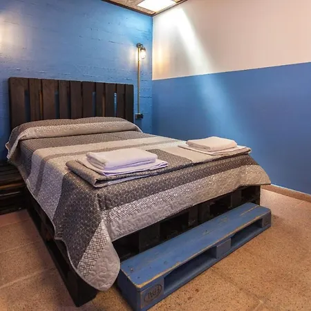 Loft Center & Large Terrace יורט דה מאר